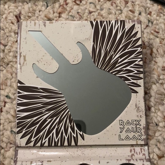 Crown Eyeshadow Palette - Picture 3 of 3